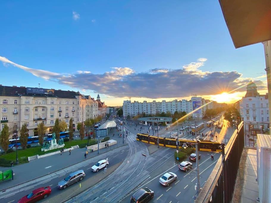 Luxury Buda Budapeste Exterior foto